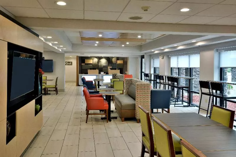 Отель Holiday Inn Express Raleigh Durham Airport, An Ihg