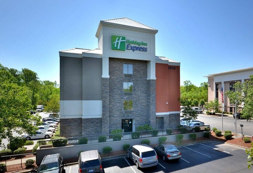 فندق Holiday Inn Express Raleigh Durham Airport, An Ihg