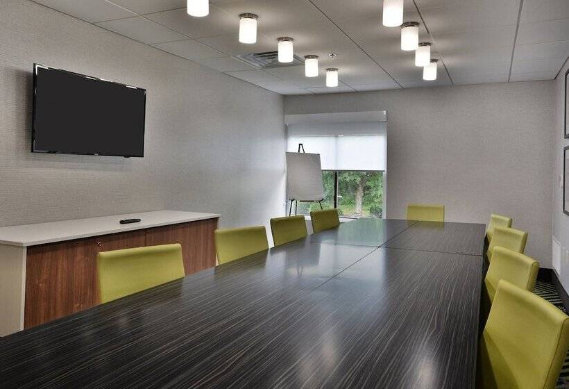 فندق Holiday Inn Express Raleigh Durham Airport, An Ihg