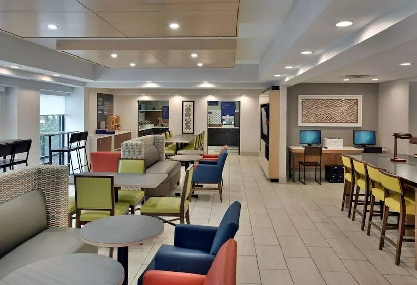 Отель Holiday Inn Express Raleigh Durham Airport, An Ihg