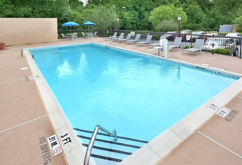 فندق Holiday Inn Express Raleigh Durham Airport, An Ihg