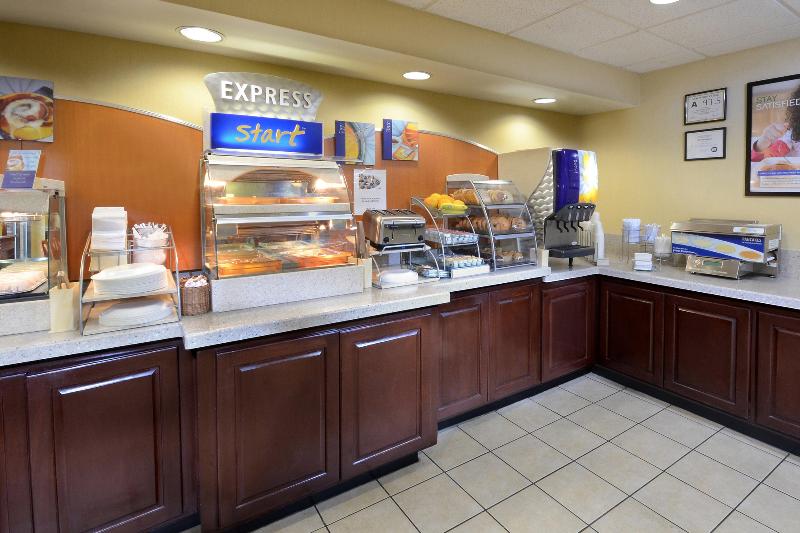 فندق Holiday Inn Express Raleigh Durham Airport, An Ihg