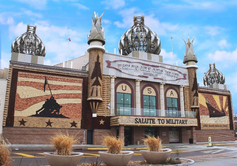 בית מלון כפרי Holiday Inn Express & Suites Mitchell, An Ihg