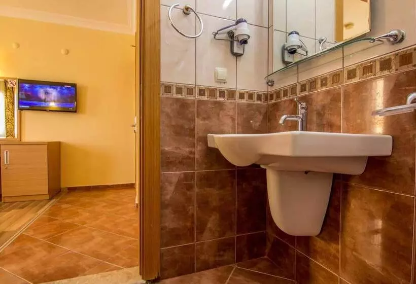 Отель Magic Tulip Beach