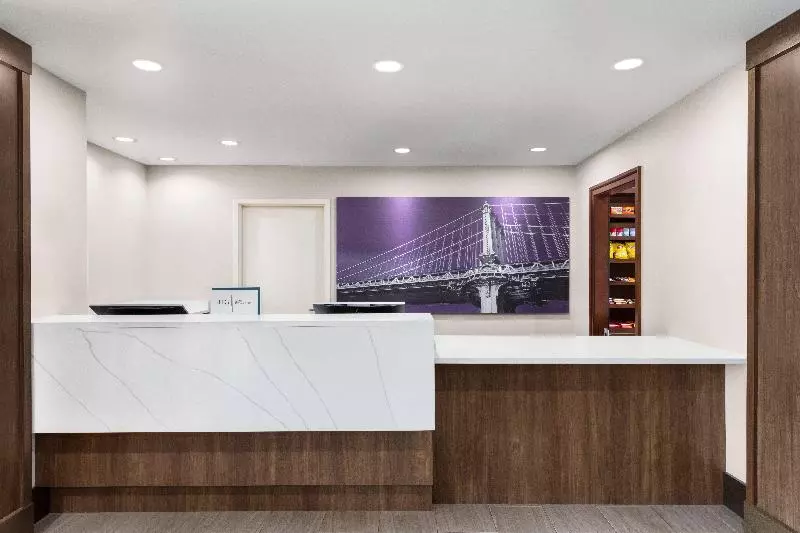 Отель Staybridge Suites Fort Wayne, An Ihg