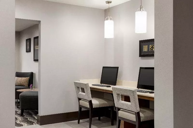 Отель Staybridge Suites Fort Wayne, An Ihg