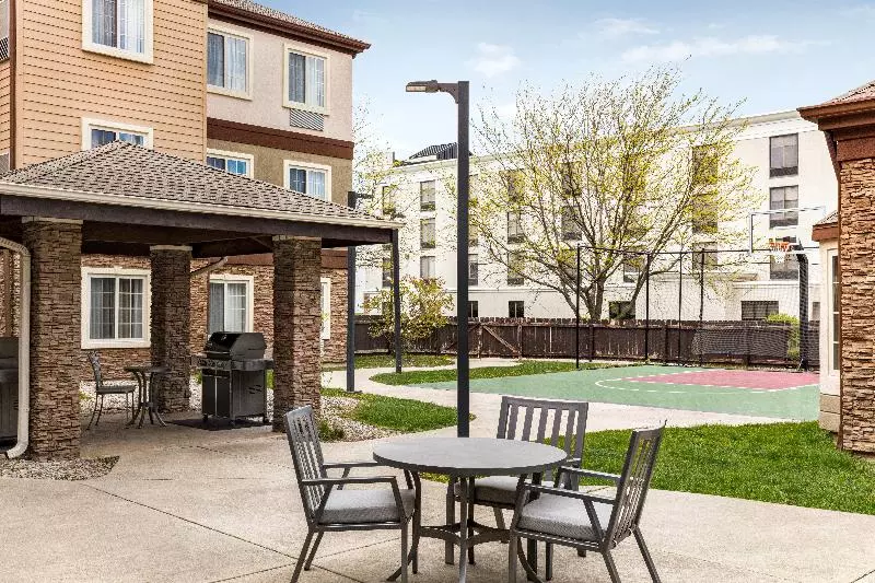 Отель Staybridge Suites Fort Wayne, An Ihg