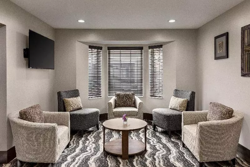 Отель Staybridge Suites Fort Wayne, An Ihg