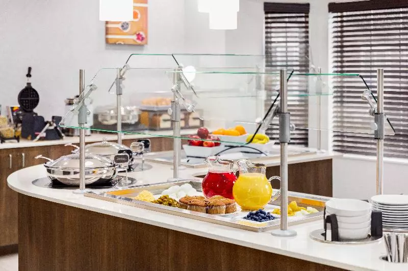 Отель Staybridge Suites Fort Wayne, An Ihg