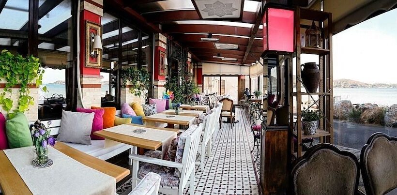 Отель Urla Pera