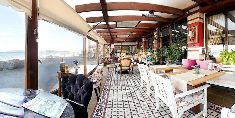 Отель Urla Pera