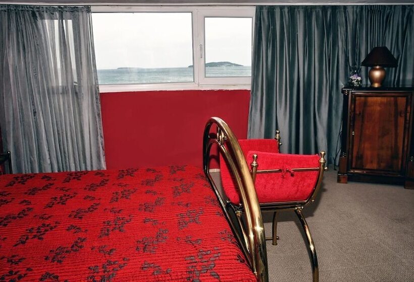 Отель Urla Pera