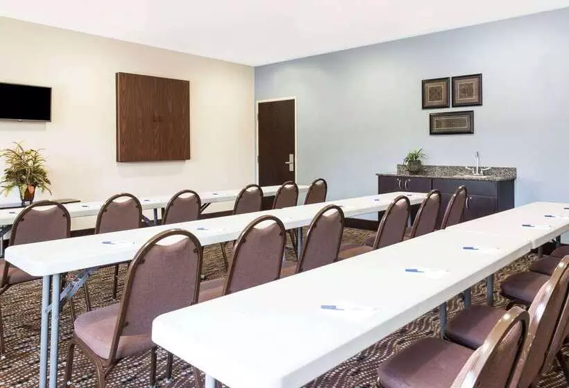 Microtel Inn & Suites By Wyndham Spring Hill/weeki Wachee