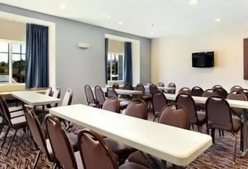 Microtel Inn & Suites By Wyndham Spring Hill/weeki Wachee