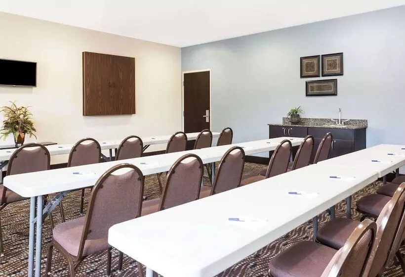 Microtel Inn & Suites By Wyndham Spring Hill/weeki Wachee