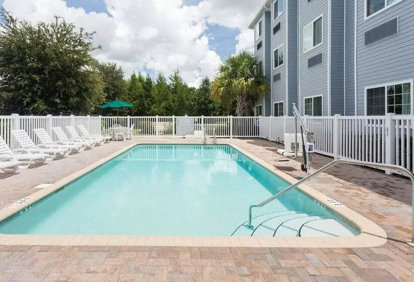 Microtel Inn & Suites By Wyndham Spring Hill/weeki Wachee