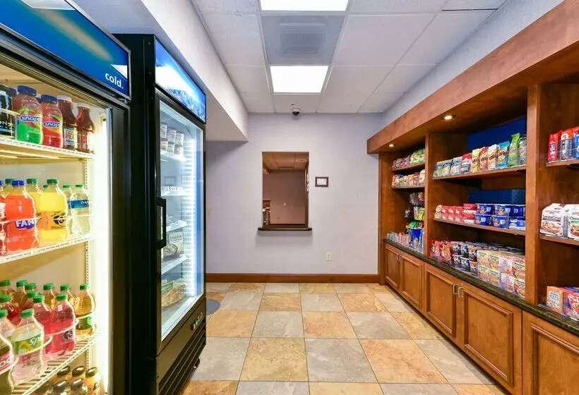 هتل Hampton Inn & Suites Pittsburg, Ca