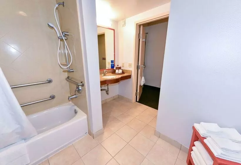 هتل Hampton Inn & Suites Pittsburg, Ca