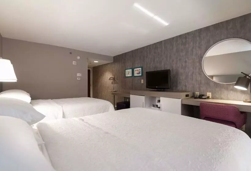 Отель Hampton Inn East Windsor