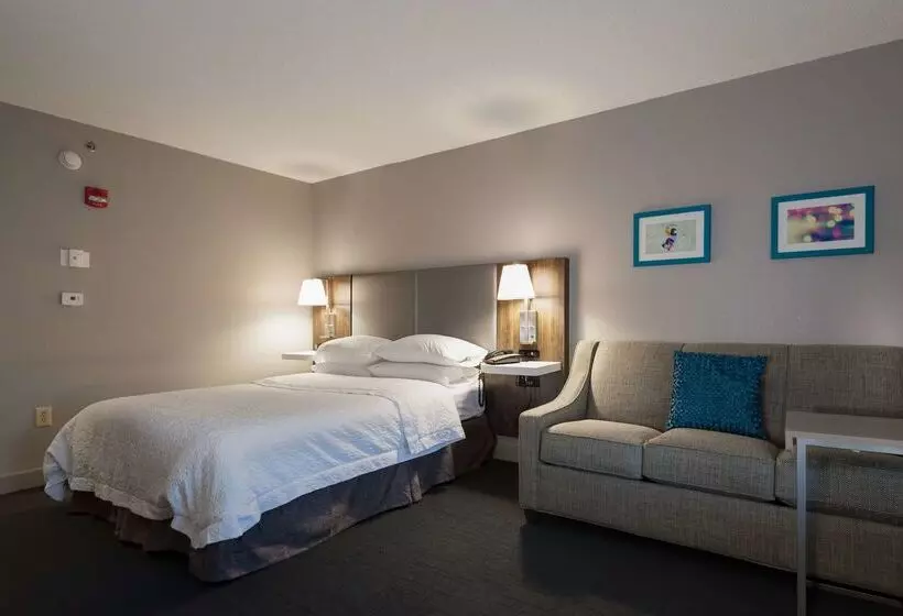 Отель Hampton Inn East Windsor