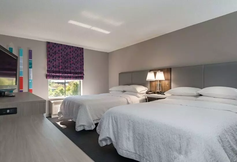 Отель Hampton Inn East Windsor