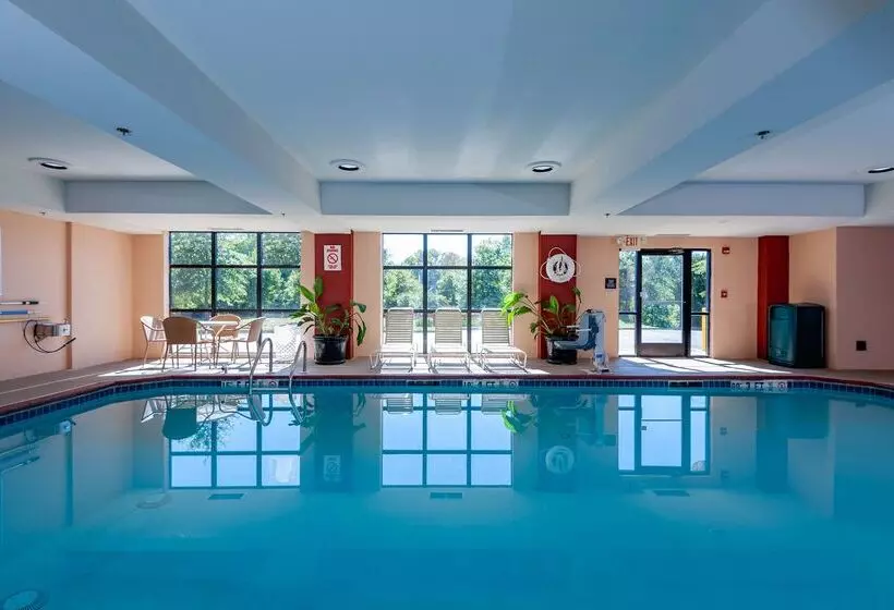 Отель Hampton Inn East Windsor