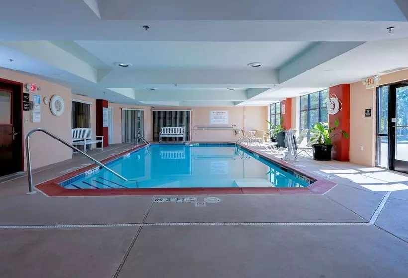 Отель Hampton Inn East Windsor