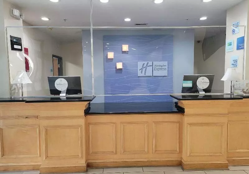 호텔 Holiday Inn Express & Suites Wilson Downtown, An Ihg