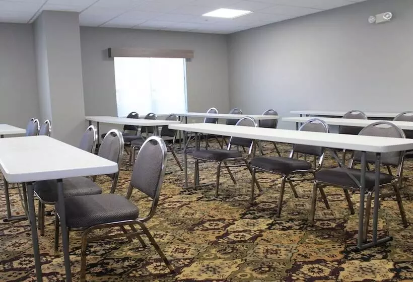 호텔 Holiday Inn Express & Suites Wilson Downtown, An Ihg