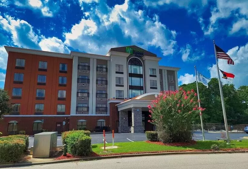 호텔 Holiday Inn Express & Suites Wilson Downtown, An Ihg