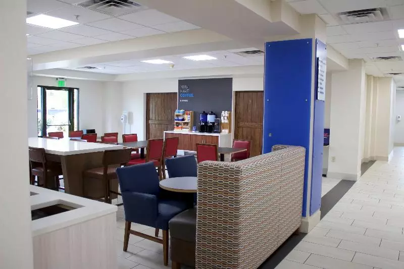 호텔 Holiday Inn Express & Suites Wilson Downtown, An Ihg