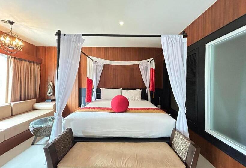 هتل Benyada Lodge Surin Beach