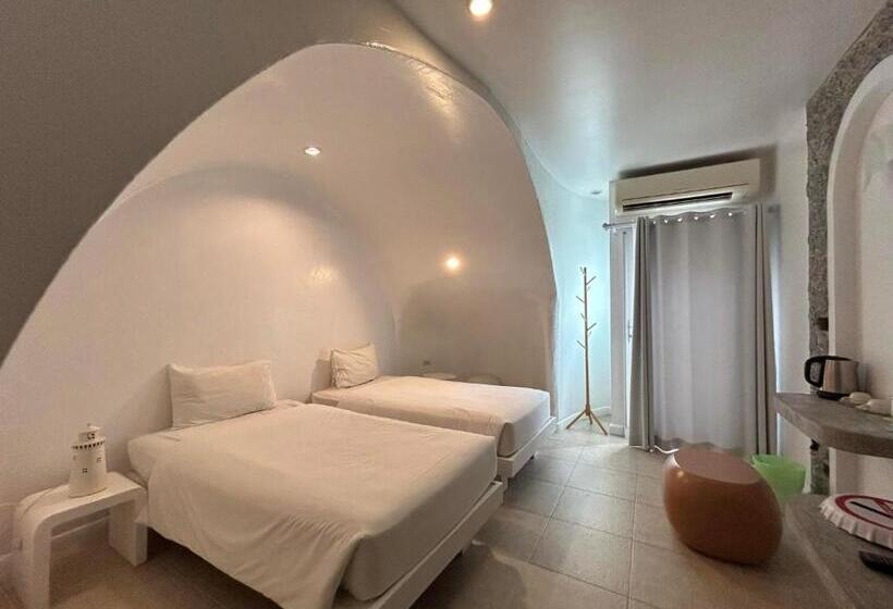 هتل Benyada Lodge Surin Beach