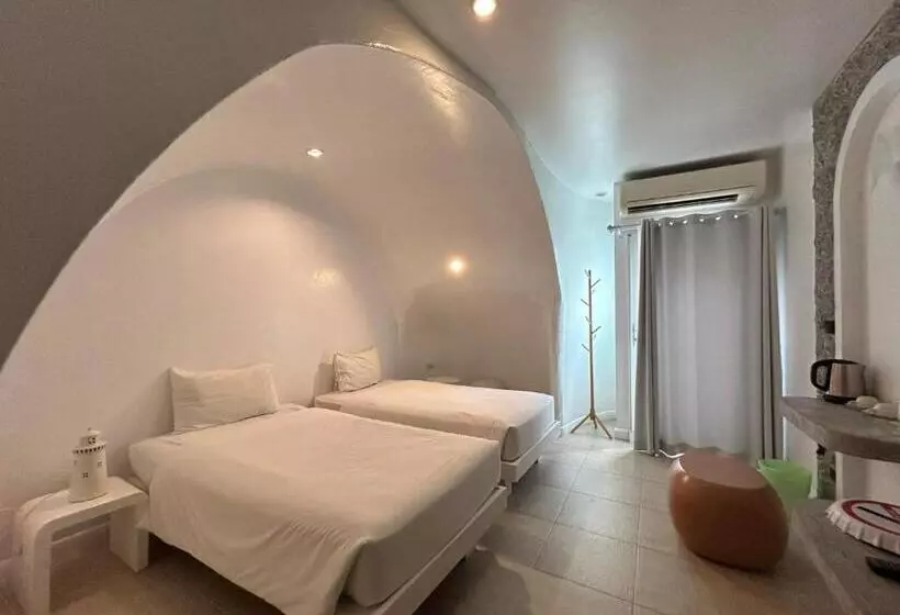 ホテル Benyada Lodge   Surin Beach