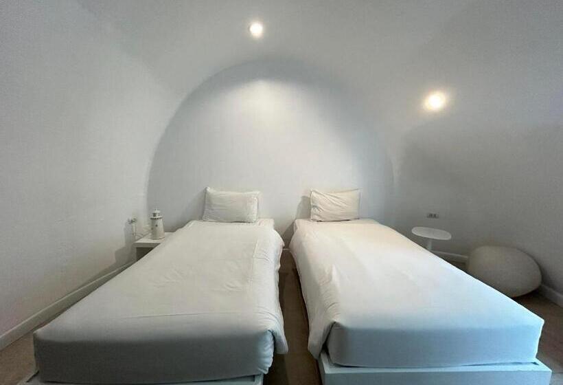 هتل Benyada Lodge Surin Beach