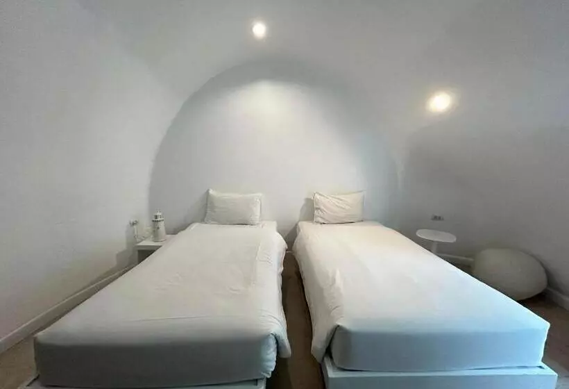 ホテル Benyada Lodge   Surin Beach