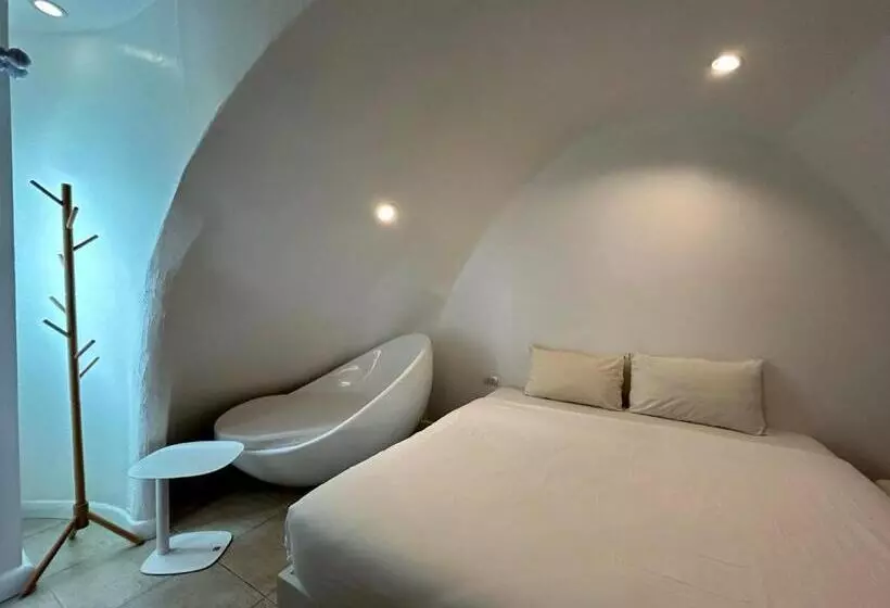 ホテル Benyada Lodge   Surin Beach