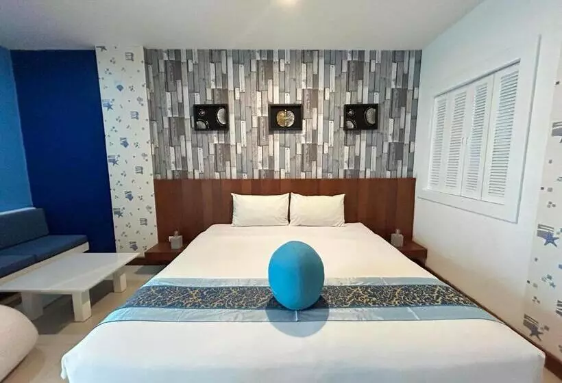 ホテル Benyada Lodge   Surin Beach