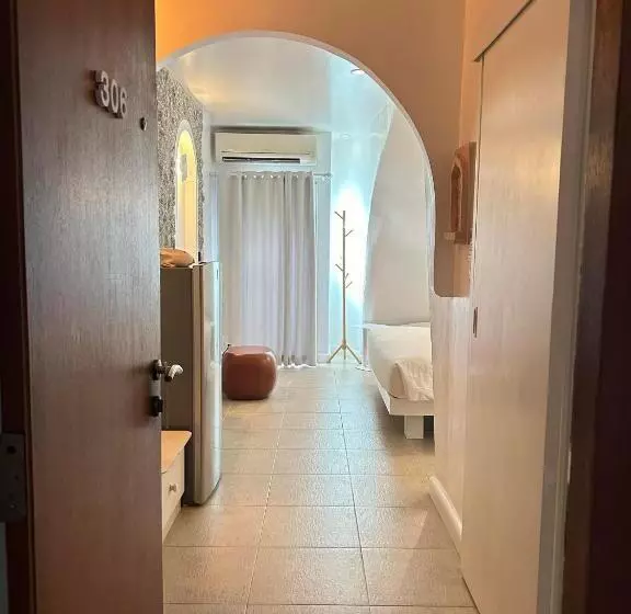 ホテル Benyada Lodge   Surin Beach