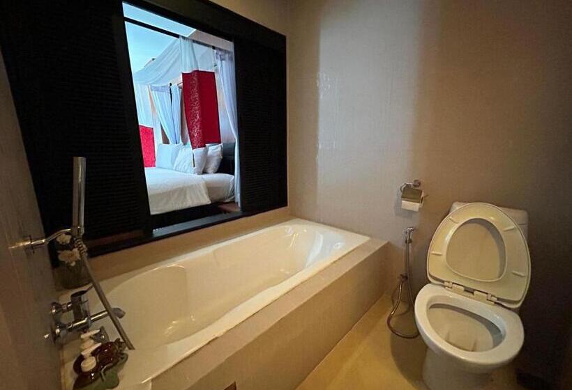 هتل Benyada Lodge Surin Beach