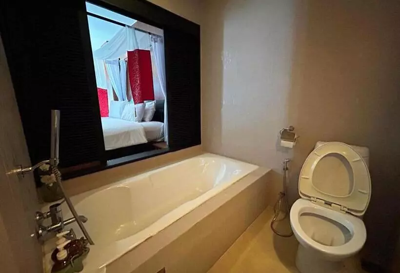 ホテル Benyada Lodge   Surin Beach