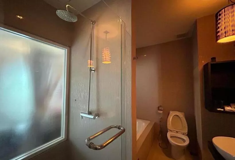 ホテル Benyada Lodge   Surin Beach