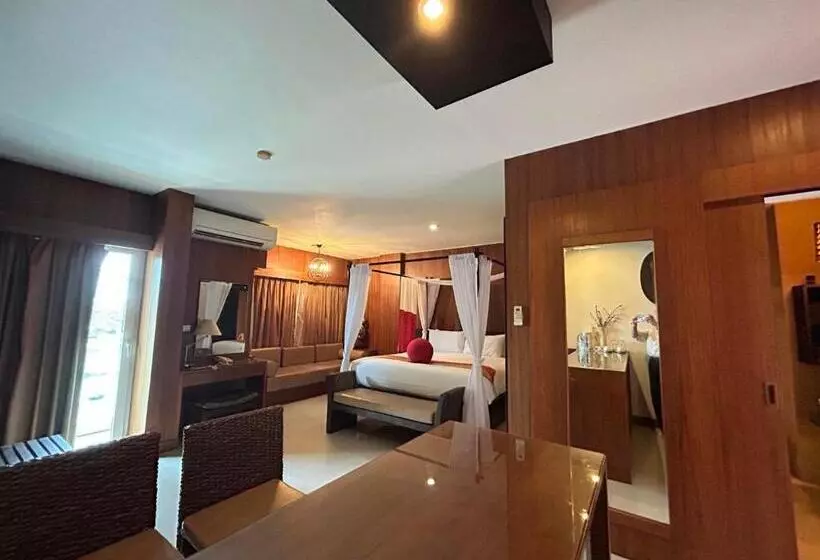 ホテル Benyada Lodge   Surin Beach