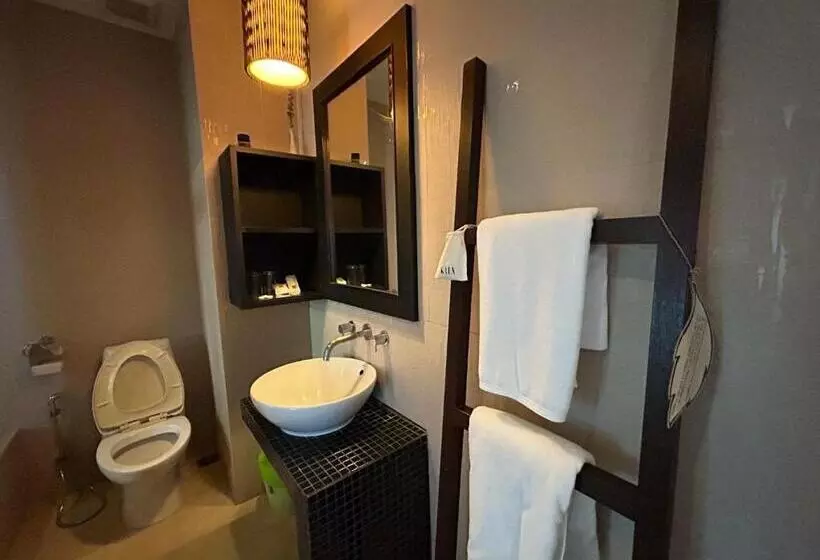 ホテル Benyada Lodge   Surin Beach