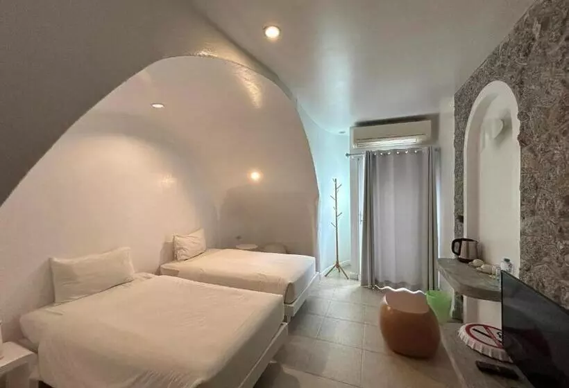 ホテル Benyada Lodge   Surin Beach