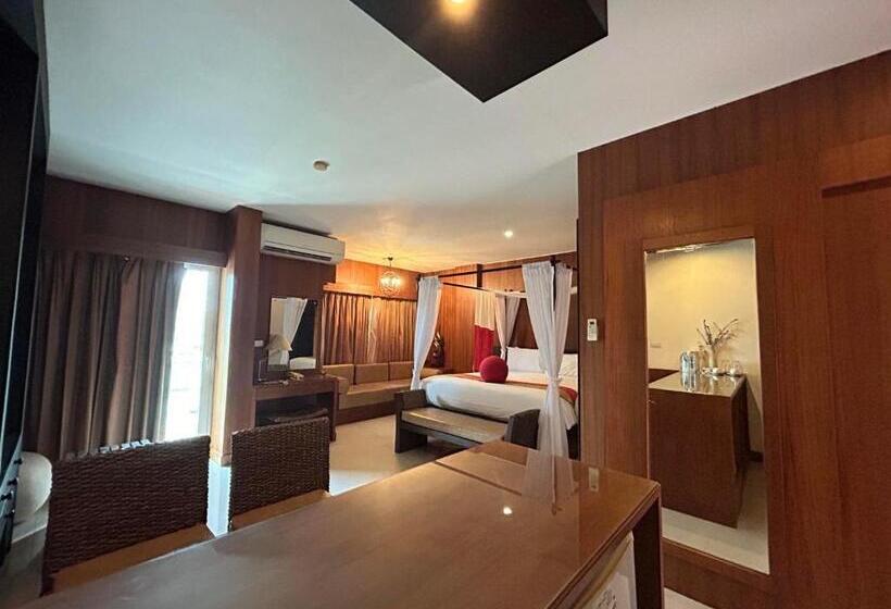 هتل Benyada Lodge Surin Beach