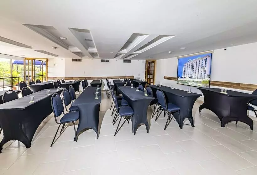 Отель Cosmos Cali