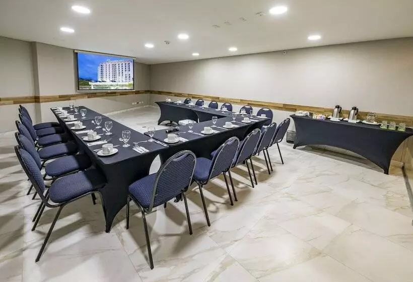 Отель Cosmos Cali