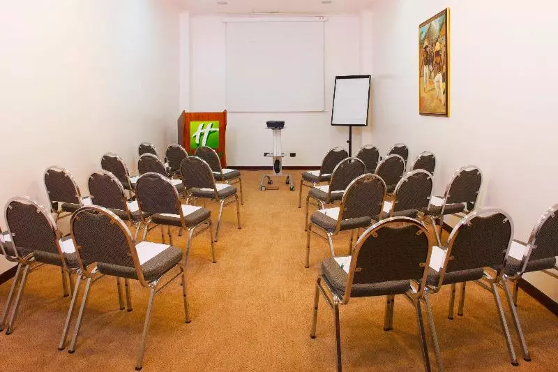 Отель Holiday Inn Accra Airport By Ihg