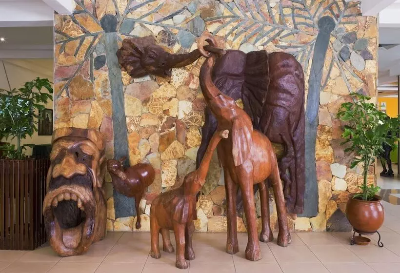 Отель Holiday Inn Accra Airport By Ihg